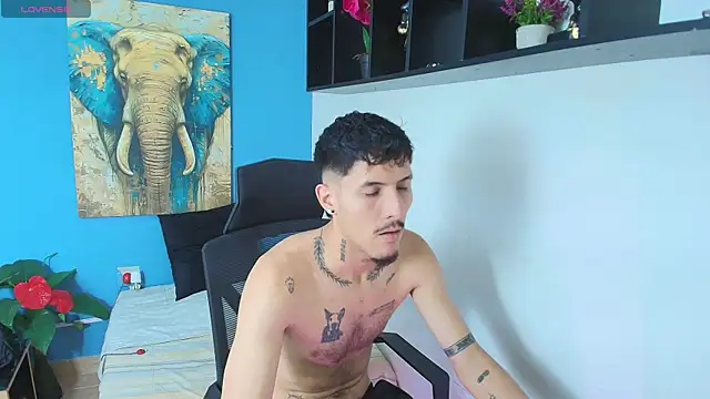Snapshot of ALEXXXTREM69 chatting on 05.01.26 ALEXXXTREM69 online show from 05.01.26