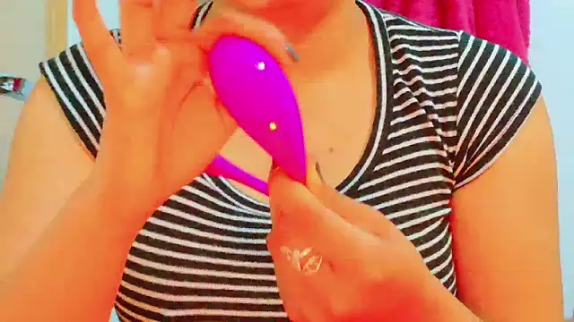 Snapshot of MojaditPussy chatting on 04.18.26 MojaditPussy online show from 04.18.26