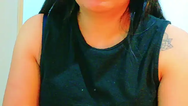 Snapshot of MojaditPussy chatting on 04.25.26 MojaditPussy online show from 04.25.26
