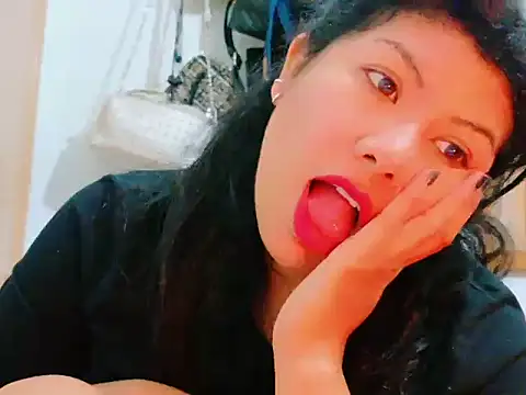 Snapshot of MojaditPussy chatting on 05.08.26 MojaditPussy online show from 05.08.26