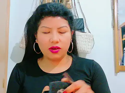 Snapshot of MojaditPussy chatting on 05.10.26 MojaditPussy online show from 05.10.26