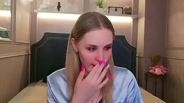 Snapshot of Molly_Voses chatting on 06.30.26 Molly Voses online show from 06.30.26