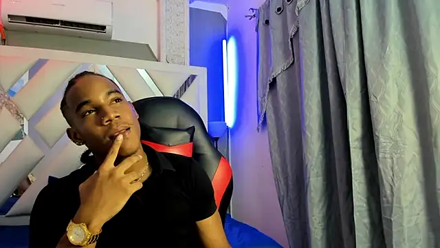 Snapshot of axel_silva4 chatting on 05.05.26 axel silva4 online show from 05.05.26
