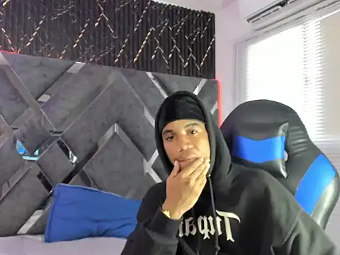Snapshot of axel_silva4 chatting on 05.17.26 axel silva4 online show from 05.17.26