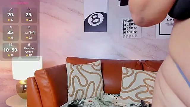 Snapshot of Zara_Holly_ chatting on 05.18.26 Zara Holly online show from 05.18.26