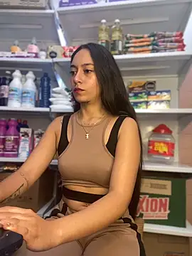 Snapshot of DulceLatinaxo chatting on 04.17.26 DulceLatinaxo online show from 04.17.26