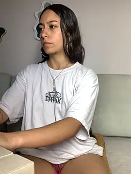 Snapshot of DulceLatinaxo chatting on 04.19.26 DulceLatinaxo online show from 04.19.26