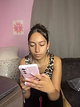 Snapshot of DulceLatinaxo chatting on 05.13.26 DulceLatinaxo online show from 05.13.26