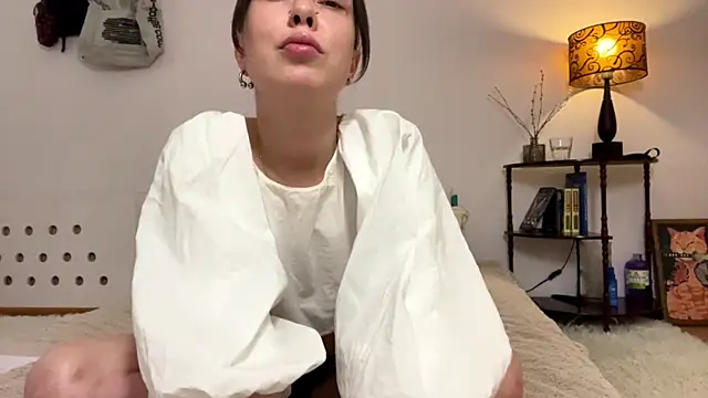 Snapshot of Evelyn_Charm chatting on 04.16.26 Evelyn Charm online show from 04.16.26