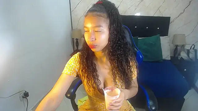 Snapshot of hasley_cute chatting on 04.25.26 hasley cute online show from 04.25.26