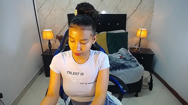 Snapshot of hasley_cute chatting on 05.14.26 hasley cute online show from 05.14.26