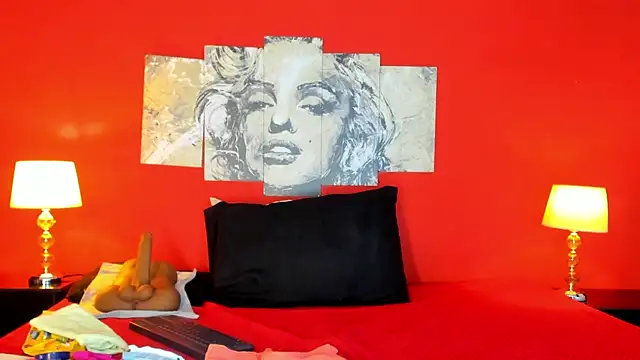 Snapshot of LucianaMadura1 chatting on 05.12.26 LucianaMadura1 online show from 05.12.26