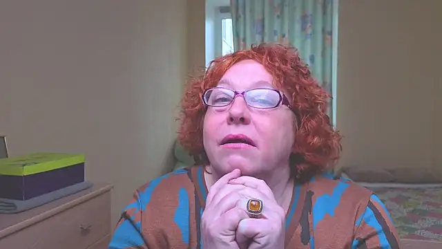 Snapshot of Fara_Flutte chatting on 04.14.26 Fara Flutte online show from 04.14.26