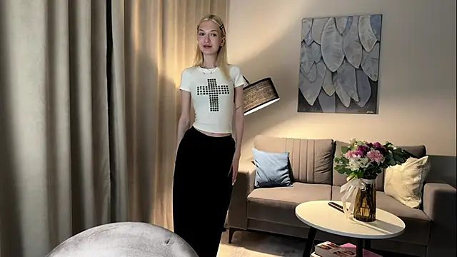 Snapshot of EvelineMolima chatting on 04.26.26 EvelineMolima online show from 04.26.26