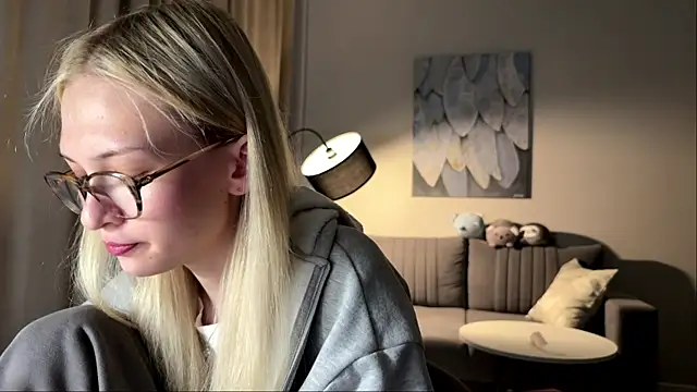 Snapshot of EvelineMolima chatting on 05.24.26 EvelineMolima online show from 05.24.26