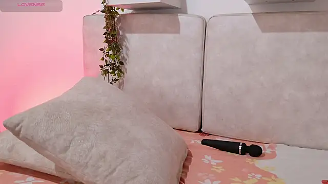 Hanni Dulce  online show from 04.08.26