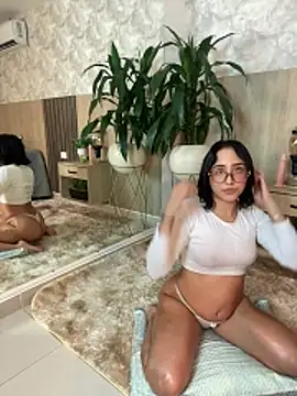 Snapshot of LiriaSweetie chatting on 04.11.26 LiriaSweetie online show from 04.11.26