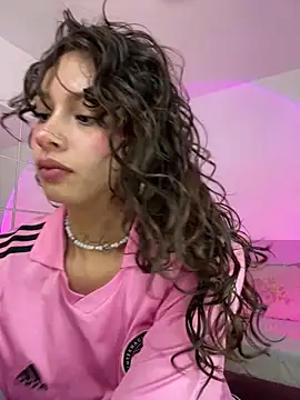 Snapshot of Dreanaa chatting on 05.15.26 Dreanaa online show from 05.15.26