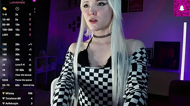 Snapshot of evianlui chatting on 05.19.26 evianlui online show from 05.19.26