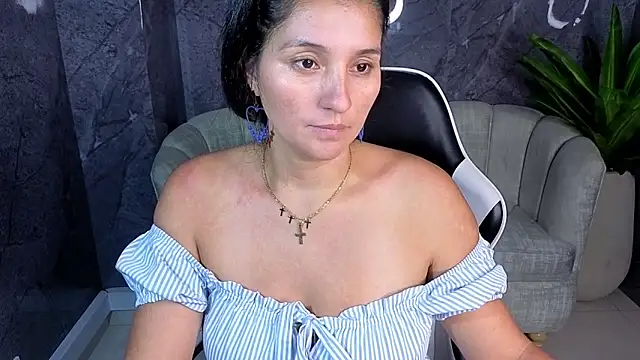 Snapshot of Alisson_tx_ chatting on 04.17.26 Alisson tx online show from 04.17.26