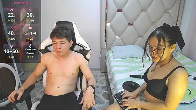 Snapshot of Zoe_and_jackk_ chatting on 04.25.26 Zoe and jackk online show from 04.25.26