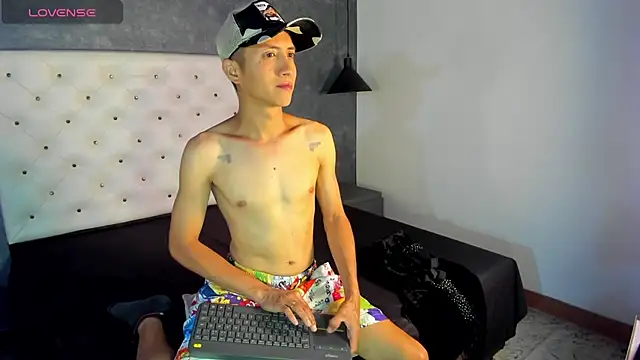 Jara Chick online show from 04.13.26