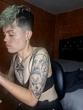 Snapshot of Megan-c chatting on 04.11.26 Megan-c online show from 04.11.26