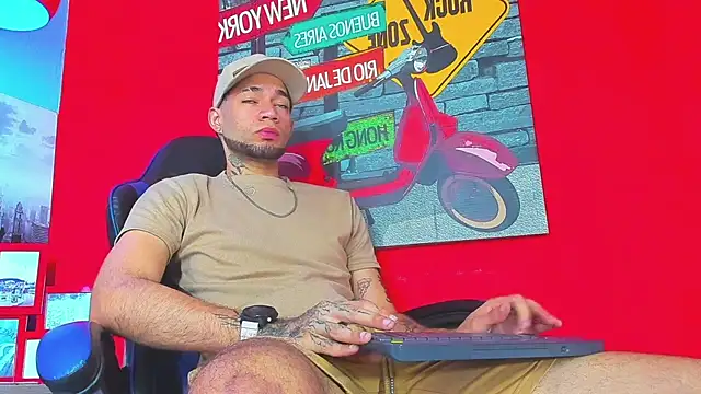 Snapshot of Daniel_huge22 chatting on 05.05.26 Daniel huge22 online show from 05.05.26