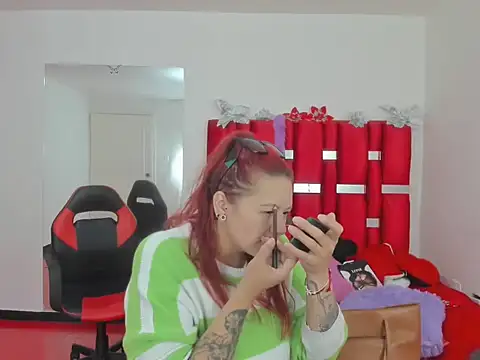 Snapshot of scarlett_red_1 chatting on 05.16.26 scarlett red 1 online show from 05.16.26