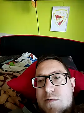Snapshot of zsolt1910 chatting on 05.03.26 zsolt1910 online show from 05.03.26