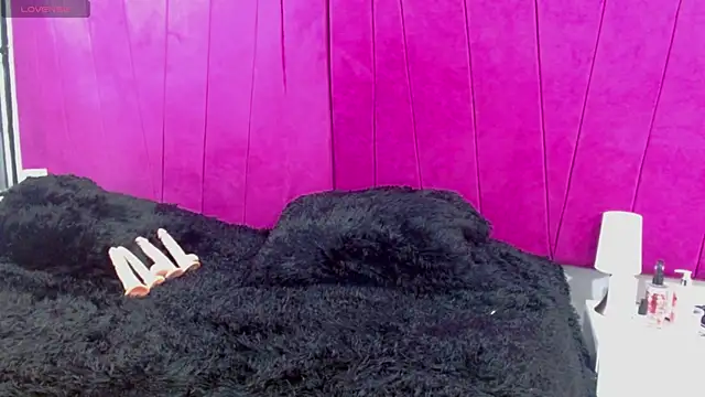 Snapshot of sharlot_sexi chatting on 04.09.26 sharlot sexi online show from 04.09.26