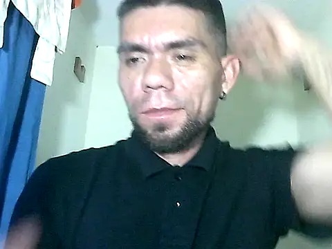 Snapshot of thomas2wood chatting on 05.19.26 thomas2wood online show from 05.19.26