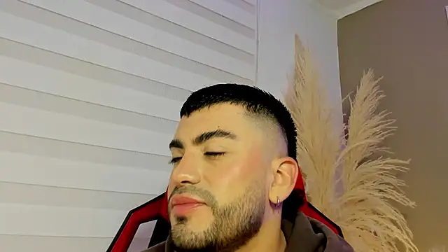 Snapshot of Alexander_Diazz chatting on 05.04.26 Alexander Diazz online show from 05.04.26