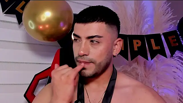 Snapshot of Alexander_Diazz chatting on 05.11.26 Alexander Diazz online show from 05.11.26