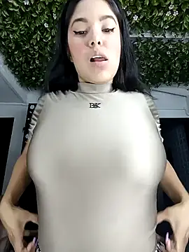 Snapshot of BrendaBloom_ chatting on 04.16.26 BrendaBloom online show from 04.16.26