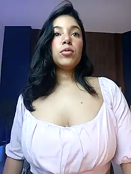 Snapshot of BrendaBloom_ chatting on 05.03.26 BrendaBloom online show from 05.03.26