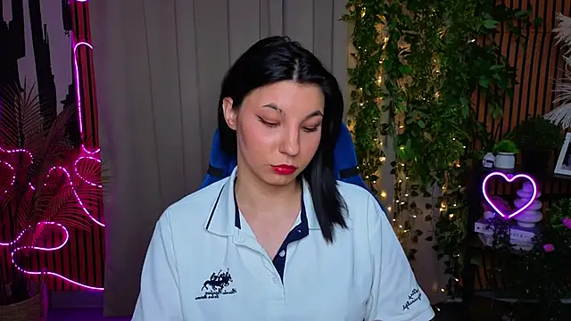 Snapshot of SharonBrowns chatting on 04.16.26 SharonBrowns online show from 04.16.26