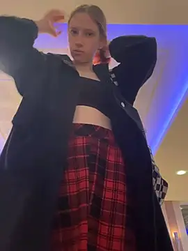 Snapshot of michelle_lovique chatting on 05.19.26 michelle lovique online show from 05.19.26
