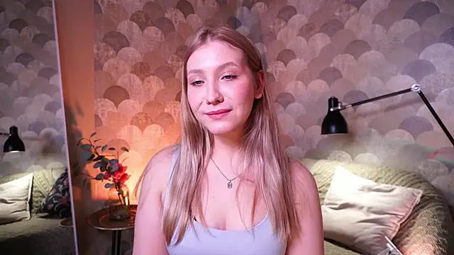 Snapshot of Emilicious chatting on 04.10.26 Emilicious online show from 04.10.26