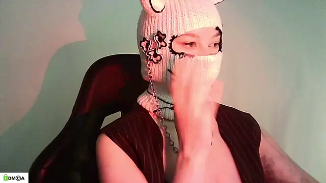 Snapshot of Lymalia chatting on 04.28.26 Lymalia online show from 04.28.26
