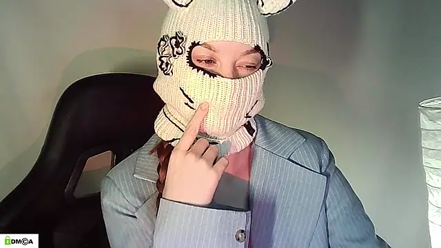 Snapshot of Lymalia chatting on 05.14.26 Lymalia online show from 05.14.26
