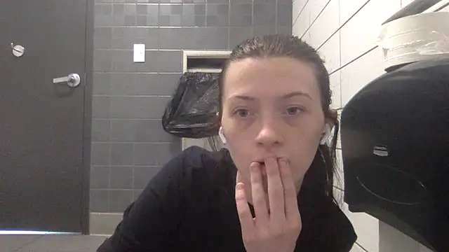 Snapshot of Munchkinbaby72318 chatting on 05.01.26 Munchkinbaby72318 online show from 05.01.26