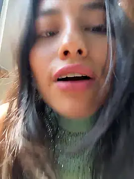 Snapshot of VioletRousee chatting on 06.16.26 VioletRousee online show from 06.16.26
