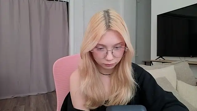 Snapshot of vielleee chatting on 05.09.26 vielleee online show from 05.09.26