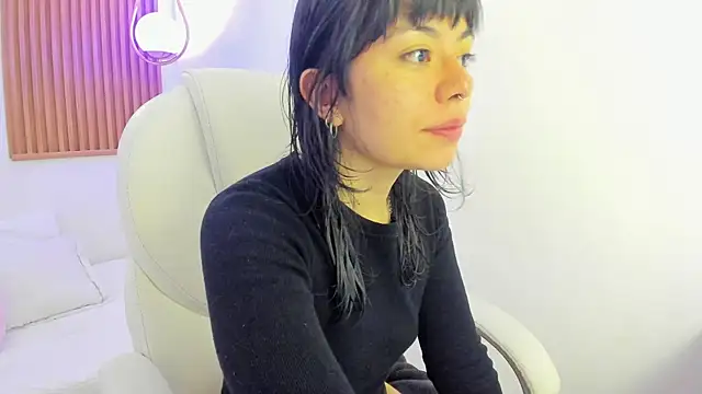 Snapshot of ghostmila chatting on 04.23.26 ghostmila online show from 04.23.26