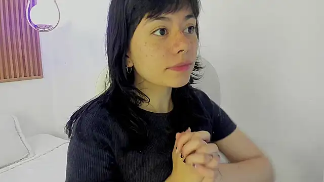 Snapshot of ghostmila chatting on 05.02.26 ghostmila online show from 05.02.26