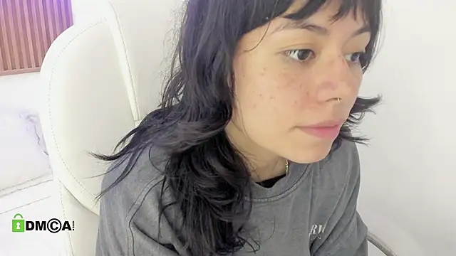 Snapshot of ghostmila chatting on 05.11.26 ghostmila online show from 05.11.26