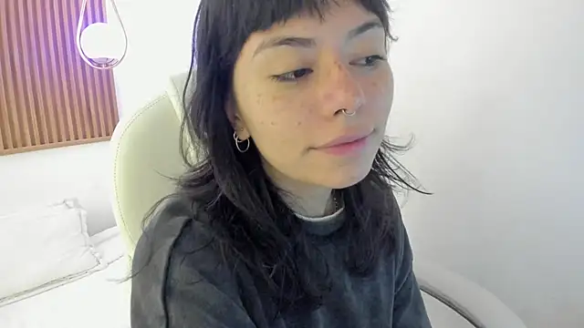Snapshot of ghostmila chatting on 05.21.26 ghostmila online show from 05.21.26