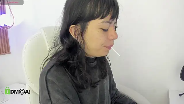 Snapshot of ghostmila chatting on 05.25.26 ghostmila online show from 05.25.26