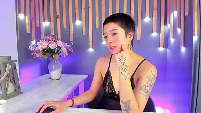 Snapshot of Atheena__ chatting on 04.21.26 Atheena online show from 04.21.26